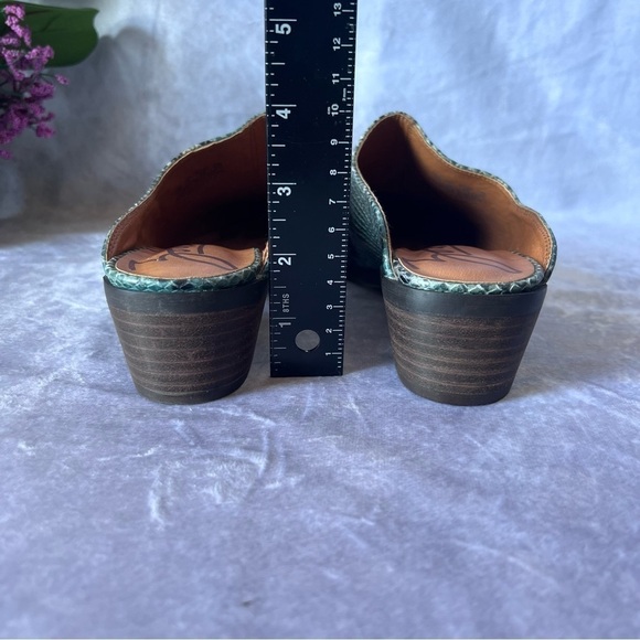 Zodiac Women's Quartz Clog Snake Print Teal Size 8 - Picture 10 of 10